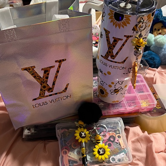 Floral & Bee 40oz Double Wall Tumbler w/ matching Bag, pen & keychain. - Picture 1 of 6